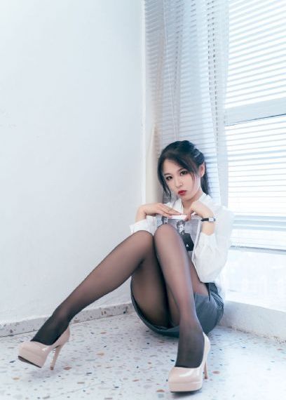 女裸全身无奶罩无内裤内衣_高清全集在线观看